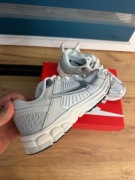 Nike Zoom Vomero 5 Srebrne / Szare Sneakersy Buty 35 (22 cm) IR4587-001