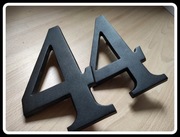 Metalowe cyfry na dom malowane proszkowo na czarno 19 cm