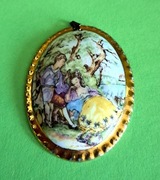 Wisiorek- Scenka - Porcelana sygnowana " England "