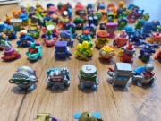 Figurki zings, w liczbie 100 szt , różne serie , jedna złota figurka 