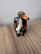 Figurka człowieka z głową kaczki