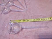 Pięć szklanych nawilżaczy do roślin