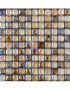 Mozaika szklana w odcieniach beżu.