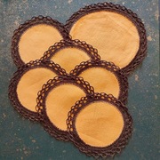 Serwetki retro PRL lata 80, komplet 7szt. materiał i koronka na szydełku