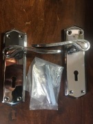 Klamka do drzwi srebrna krótki szyld