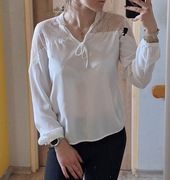 Biała bluzka.     