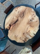 okrągły stół z żywicy epoksydowej 