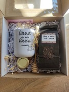 MINI BOX zestaw prezentowy K&H dla Niej Kubek 330 ml Kawa nie pyta prezent