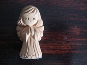 Mały aniołek z ceramiki