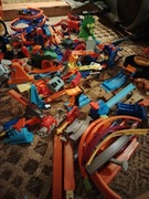 Tory, pętle ,wyżutnie Hot weels pomieszane kilka kompletów różnych zestawów