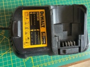 DeWALT  ładowarka AKU XR  SERIE