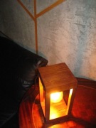 Lampa stołowa drewniana lite drewno, orzech ciemny