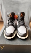 NIKE AIR JORDAN 1 MID (GS) STARFISH / BLACK / WHITE / SAIL-NOWE/ROZMIAR 39 