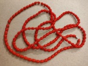 Czerwone korale PRL ciekawy kształt paciorków 118 cm długości!