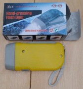 Latarka dynamo mała led ładowana ręcznie wieczna ekologiczna eko