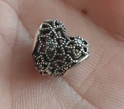 Charms ażurowe serduszko z kryształkami srebro 925