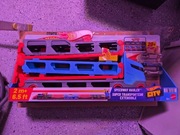 Hot Wheels, Wyścigowy transporter, City 2w1