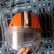 Kask Orzeszek z epoki PRL-u Stan kolekcjonerski z oryginalną szybką 