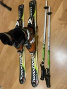 Narty firmy ROSSIGNOL dł. 93 cm, buty SALOMON rozmiar 31+ kije narciarskie