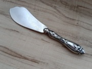 POSREBRZANY NÓŻ DO CIASTA ŚRODEK STOŁU MONOGRAM FINLANDIA RÓŻA