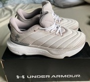 Buty do biegania uniseks Under Armour UA U Infinite Pro Warm - brązowe r.40