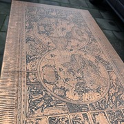 Stół kawowy z miedzianą mapą świata Dania vintage