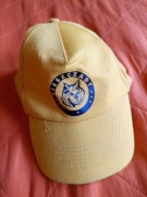 Żółta czapka z daszkiem