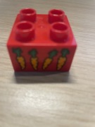 LEGO DUPLO klocek 2x2 czerwony marchewki nadruk tematyczny