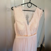 Suknia w kolorze pudrowy róż 