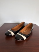 Czarno białe lakierowane balerinki rozmiar 38 marka Gino Rossi