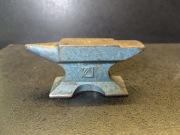 Stare kowadło jubilerskie stare kowadełko 1 kg imadło 