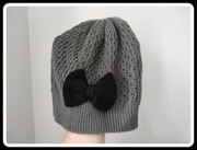 House lekka ażurowa czapka damska z kokardką