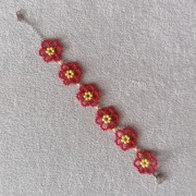 Delikatna bransoletka kwiatuszki