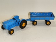 Matchbox Series Ford Tractor i Hay Trailer