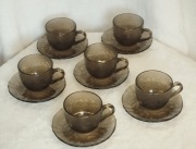 Zestaw Szklane filiżanki i talerzyki 6 szt. Serwis kawowy France Arcoroc 