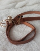 Pasek z ozdobną czaszką i łańcuszkiem