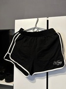 Krótkie czarne spodenki