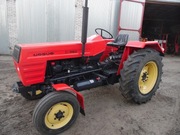 Części karoseryjne do ciągnika.