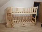 Łóżko piętrowe ze schodami 