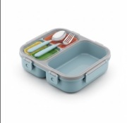 Lunch box z przegródkami i sztućcami