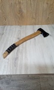 Siekiera , trzonek dębowy.