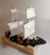 LEGO statek drewniany pływa na wodzie żaglowiec imperialny + 2 minifigurki