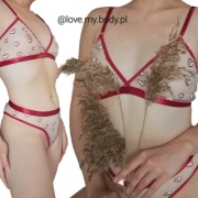 Seksowny komplet bielizny "Love": biustonosz i stringi 