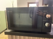 Kuchenka mikrofalowa SHARP YC-MS01E-B