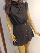 Czarny elegancki kombinezon S/M 38 złote guziki luźne szorty minimalizm