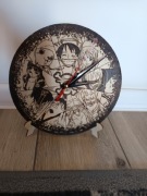 Zegar ze sklejki 20 cm , motyw z One Piece 