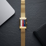 złoty zegarek Gucci G-Frame 