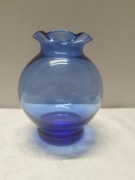 Kobaltowy wazon z falbanką 