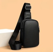 Torba na ramię ze skóry naturalnej, kompaktowa.