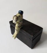 Vintage figurka mors + pudełko – styl Inuit / ręczna rzeźba